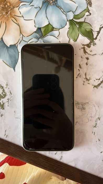 Продаю iPhone 11 в хорошем состоянии.