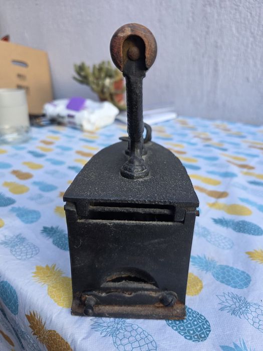 Vand 2 buc fier calcat vechi