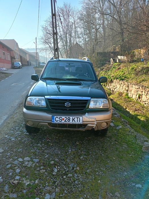 Suzuki Grand Vitara an 2005 moto 4*4r 2L