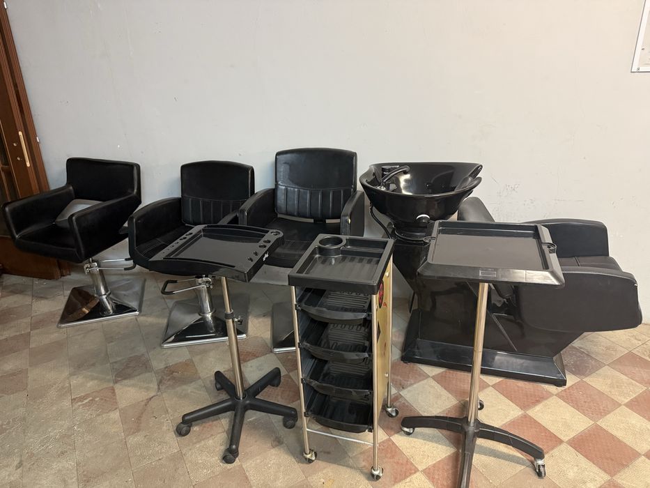 Mobilier și echipamente pentru salon de frizerie