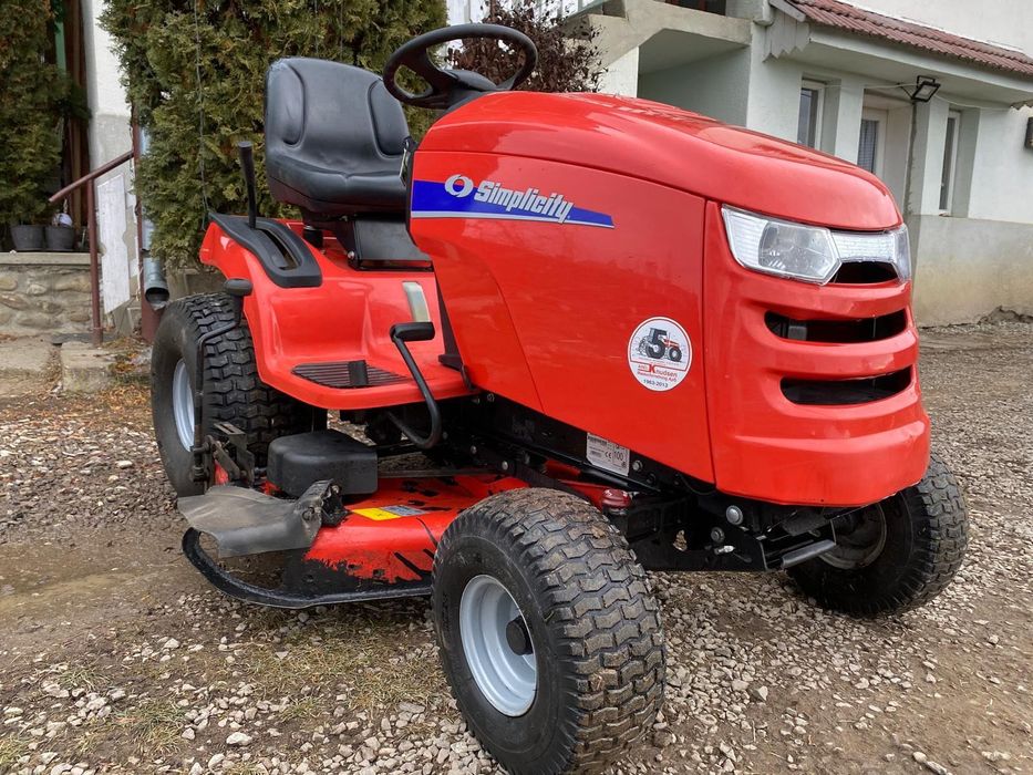 Tractoraș de tuns gazon Simplicity Regent    rolă pentru iarba INCLUS