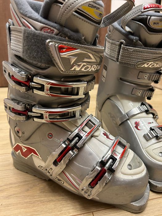 Clapari femei Nordica  37.5 marime 285 mm MONDO 24