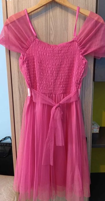 Продавам Нова рокля с тюл