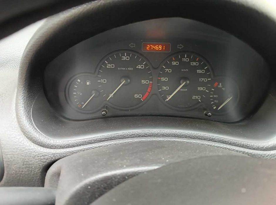 Продавам Peugeot 206 1.4 HDI Товарен (1+1)