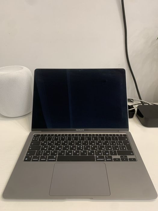 Продам б/у MacBook Air M1 8/256