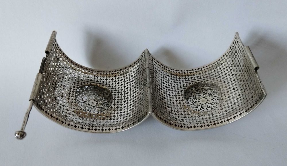 Veche bratara persana. manufactura in argint. secolul XIX