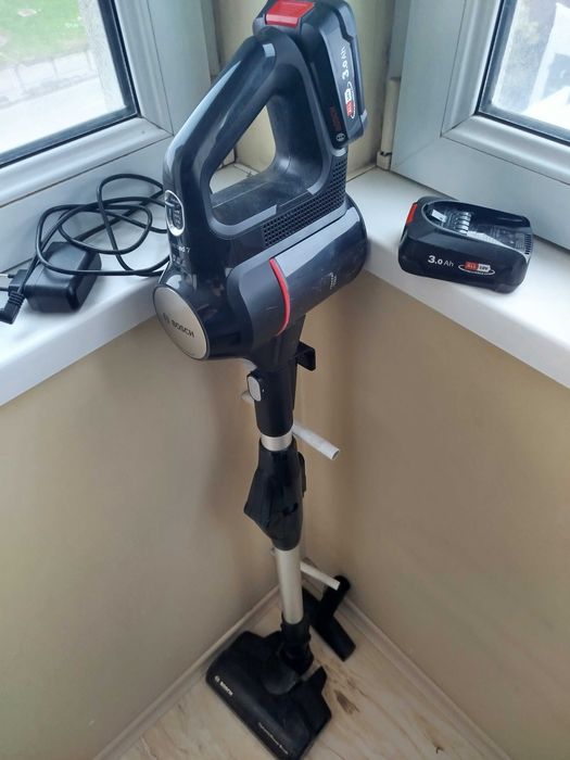 Вертикална прахосмукачка Бош unlimited 7 без кабелна