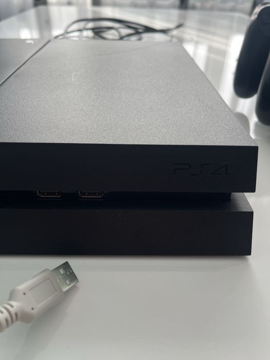 PS4 с допълнителна периферия