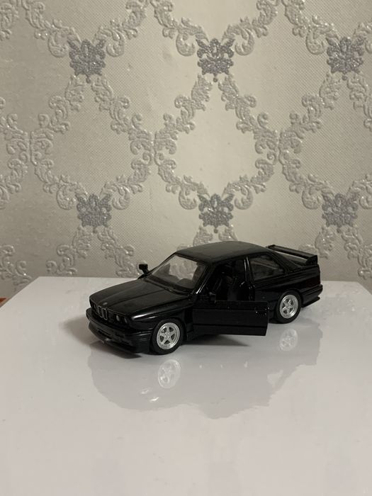 Модели игрушечные коллекционные