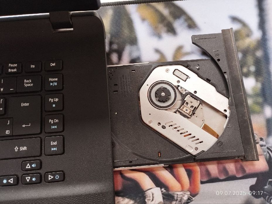 Noutbuk sotiladi yangidek