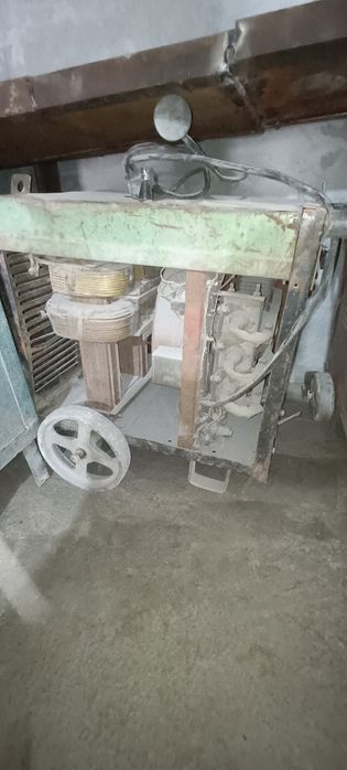 Сварочный аппарат уч хил турдаги сотилади