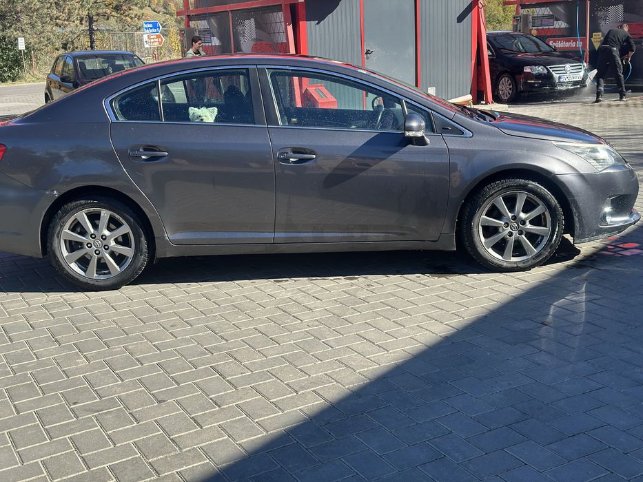 Toyota avensis 2012