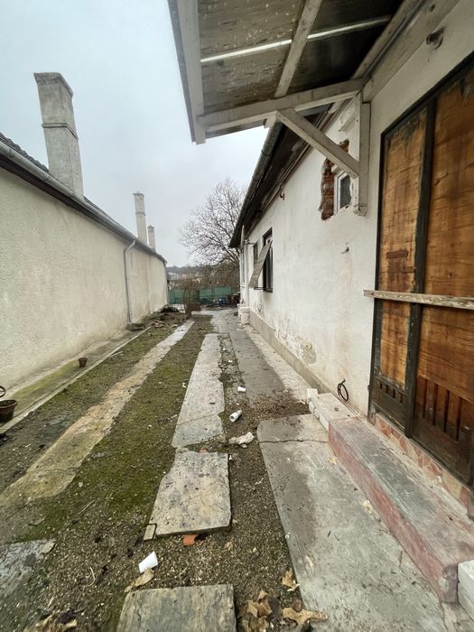 Vand apartament in casa