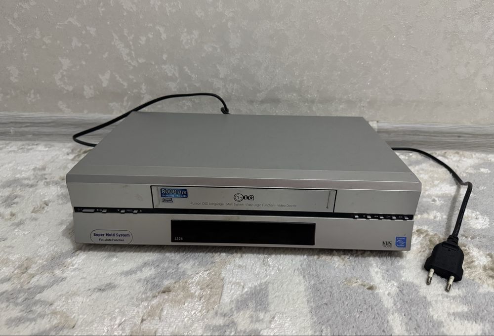 Видеомагнитофон LG L326 VHS