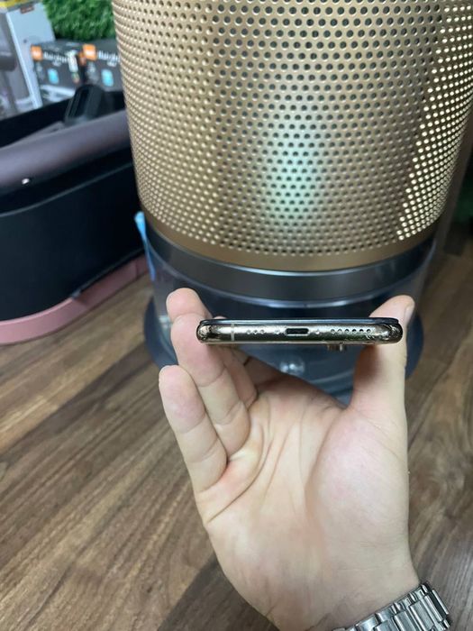 iPhone xs 64 gb chroshna