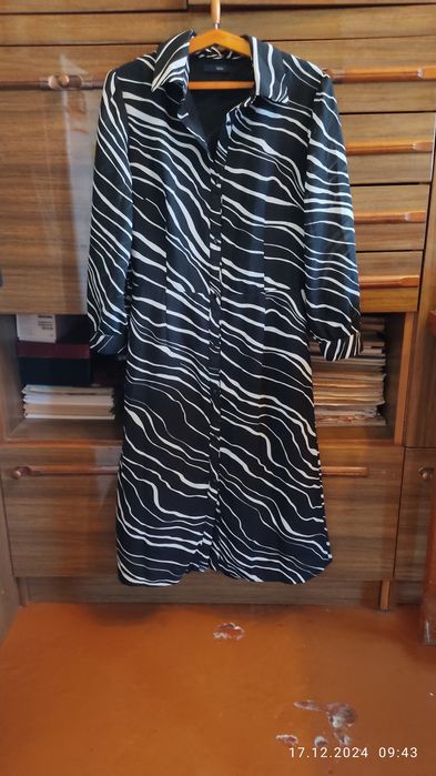 Женское платье и свитер