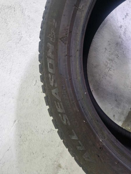 1 брой Pirelli  R19 235/45/ 
всесезонна гума
DOT0821
