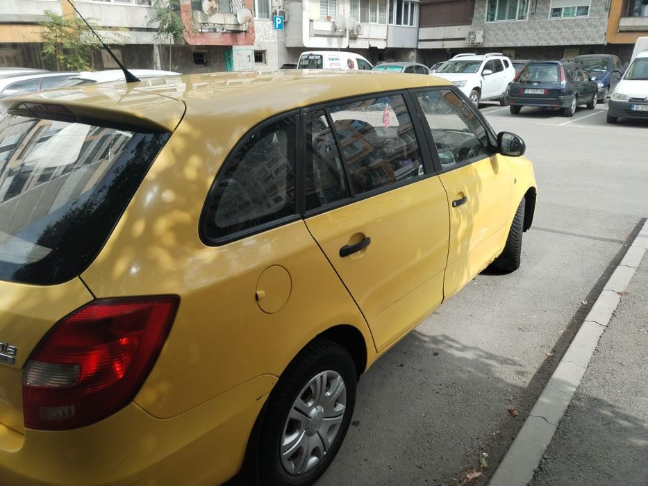 Продавам Шкода Фабиа 1.6 D