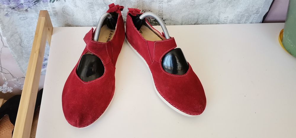Червени обувки Think! 37.5н.Естествена велур