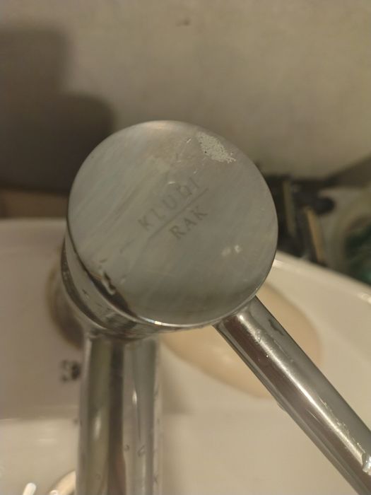 Продам раковину с краном