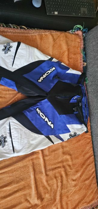 pantaloni scurti biciclist marca Kona