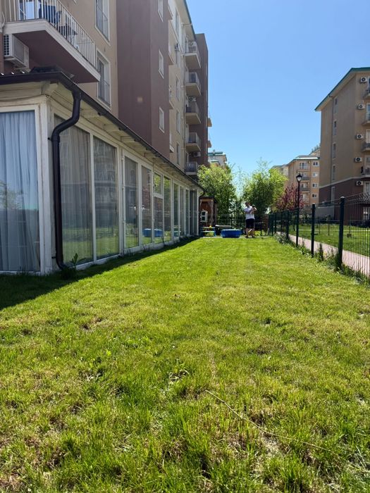 Apartament modern Cosmopolis, 150 mp utili + grădină 100 mp, vedere piscină