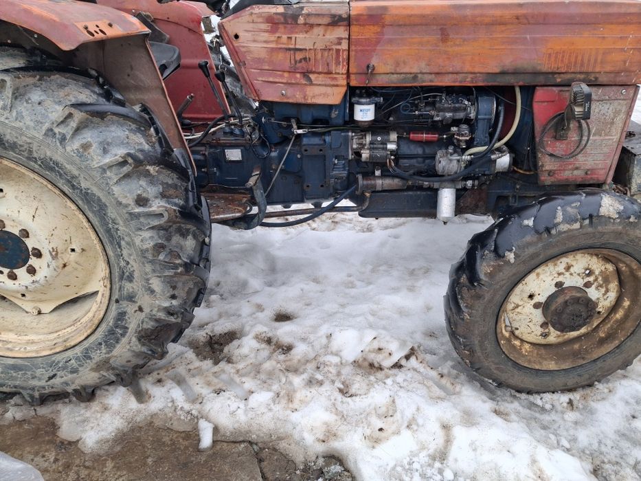 Vând tractor universal 550