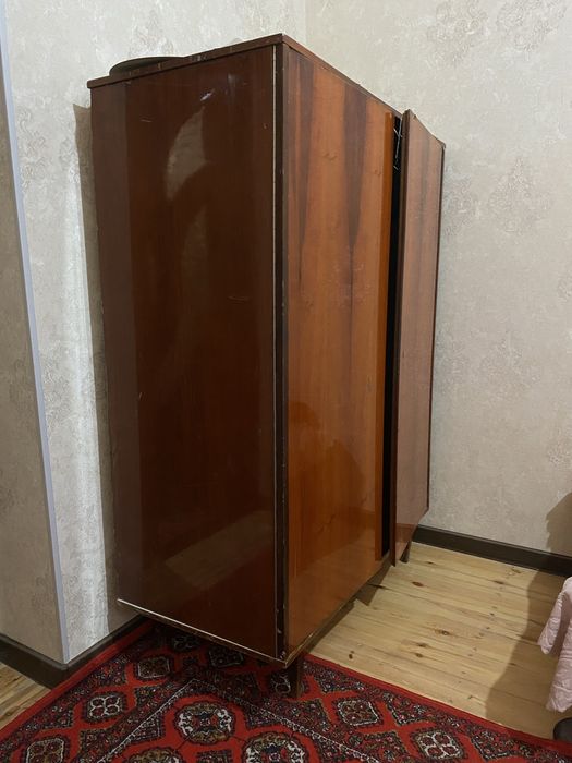 Шкаф сотилади полированный. Ургенчда