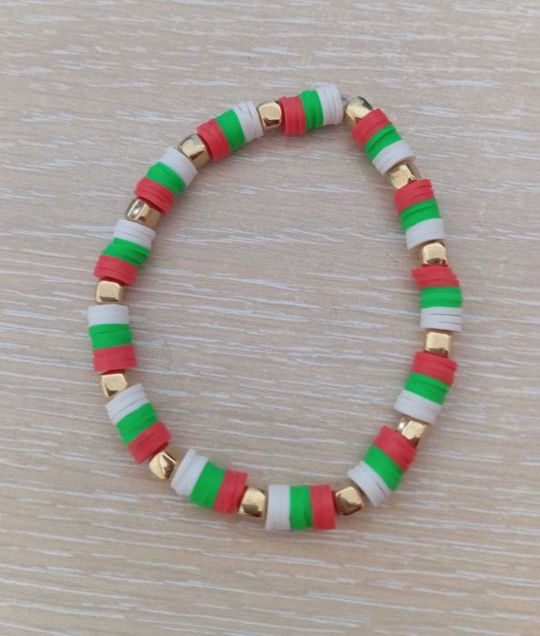 Продавам ръчно изработени гривни