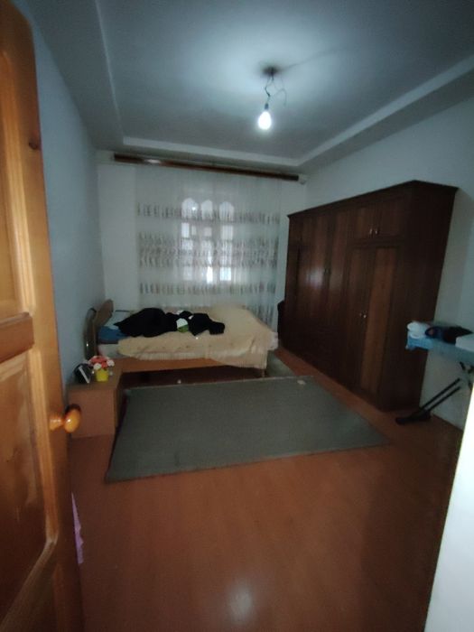 Ховли уй сотилади 4 сотих хал ремонт килинмаган 2014 йилда битган