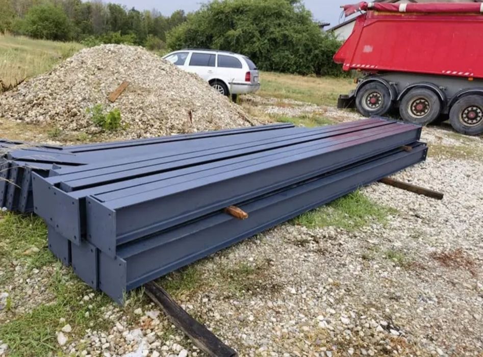 Am o structura metalică 10x20x4 3500€