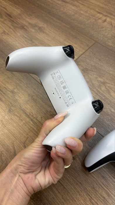 Продавам Sony PlayStation 5 DualSense 2 контролера