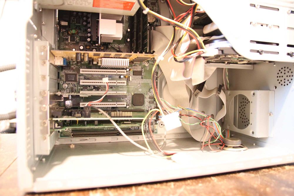 Ретро компютър Intel Pentium 3