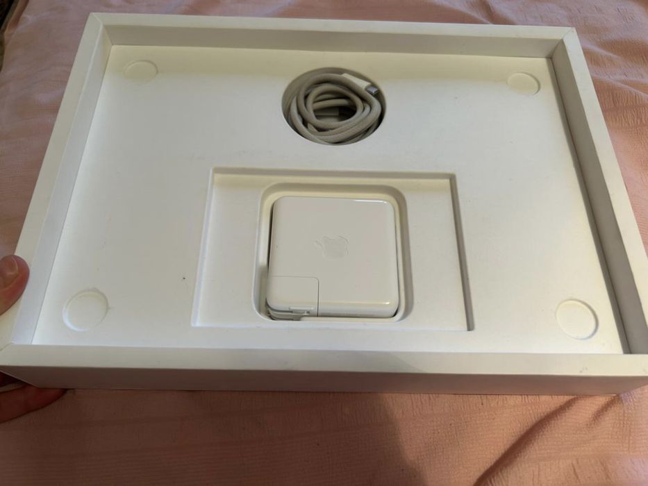 apple macbook pro 13 8gb / 512 gb A2338