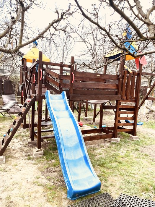 Inchiriez Vila (cca. 750 mp, cu Demisol)