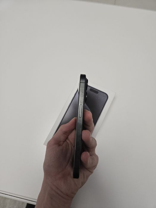 Iphone 15 Pro, inca in garantie, cumparat din Altex Rm. Valcea