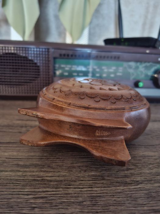 Plosca veche din lemn. Este noua, nefolosita!