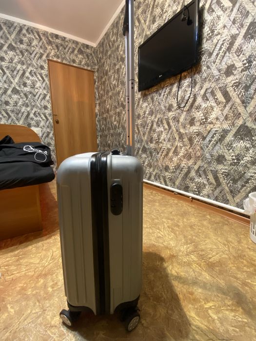 Продам чемодан для путешествии