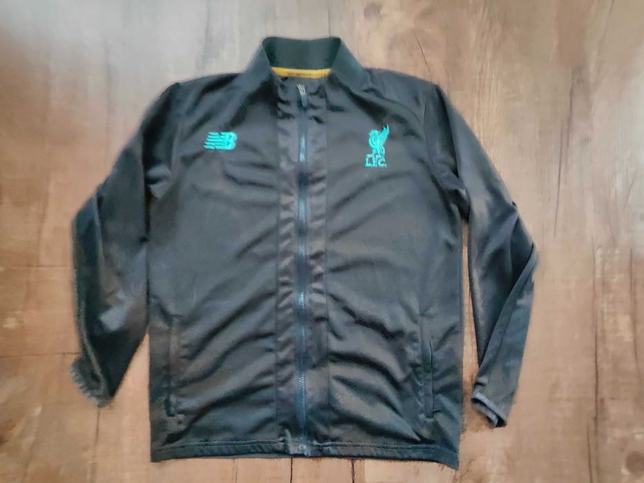 Tricou și bluze de fotbal