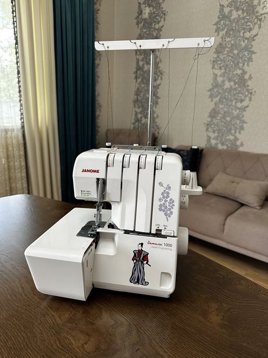 оверлок Janome samurai 1000