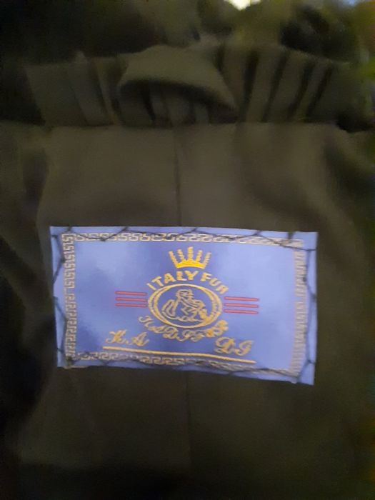 Продам женскую норковую шубу