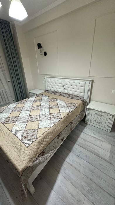 продам кровать с 2 тумбочками