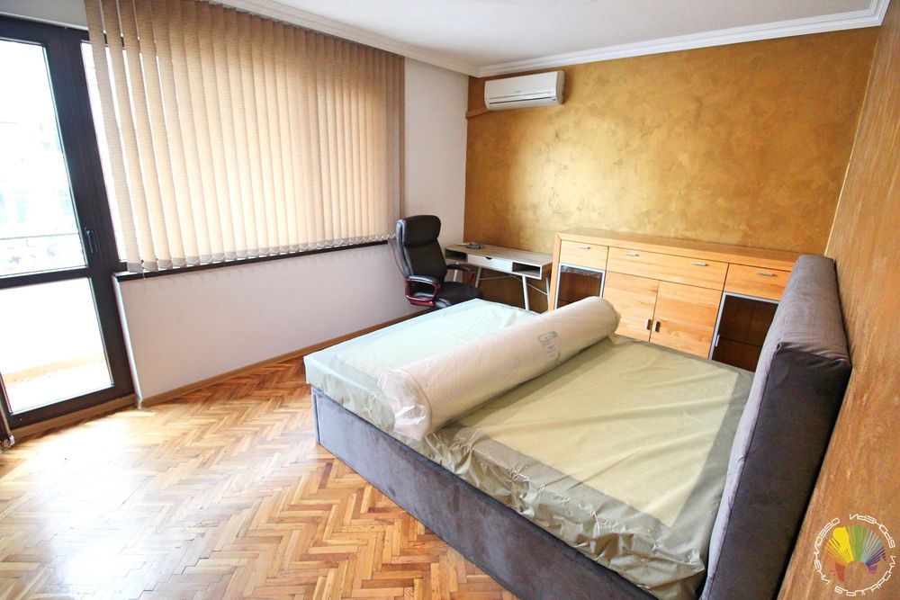 Дава се под наем Тристаен апартамент в Бургас, Център - 100 кв.м за 969 € - Снимка #6