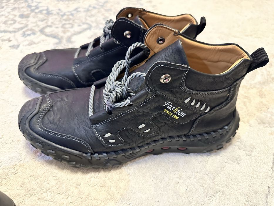 Продам мужские кроссовки  43 размер, новые