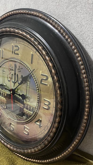 Продается настенные часы