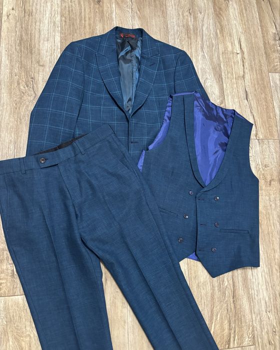 Продам брючный костюм 3-ка