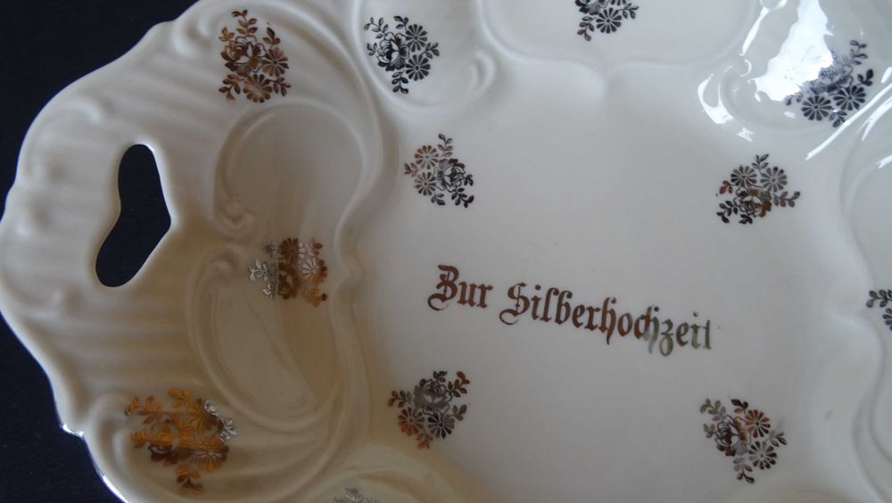 Автентично плато/ фруктиера  , фин релефен порцелан.