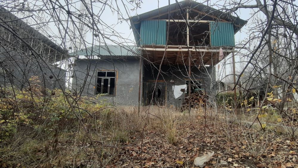 Uchastka dacha Toshkent Bo'stonliq Sijjak mahallasida 7sotixli