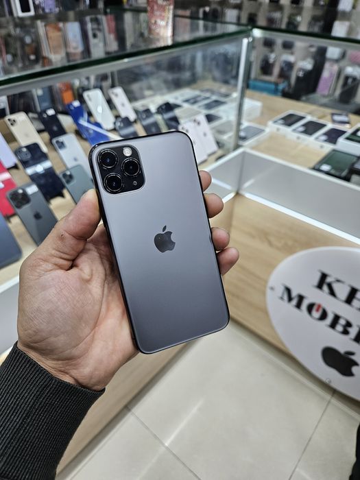 Iphone 11 pro.         .