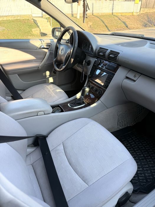 Mercedes C220  cdi facelift cutie automată 2006